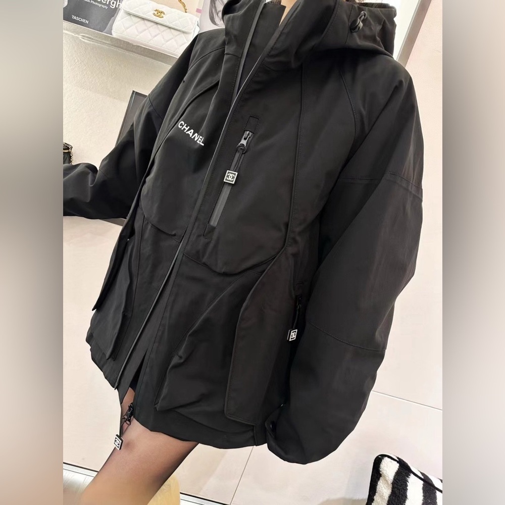 Chanel Women's Black Jacket Oversized - Picture 2 of 16